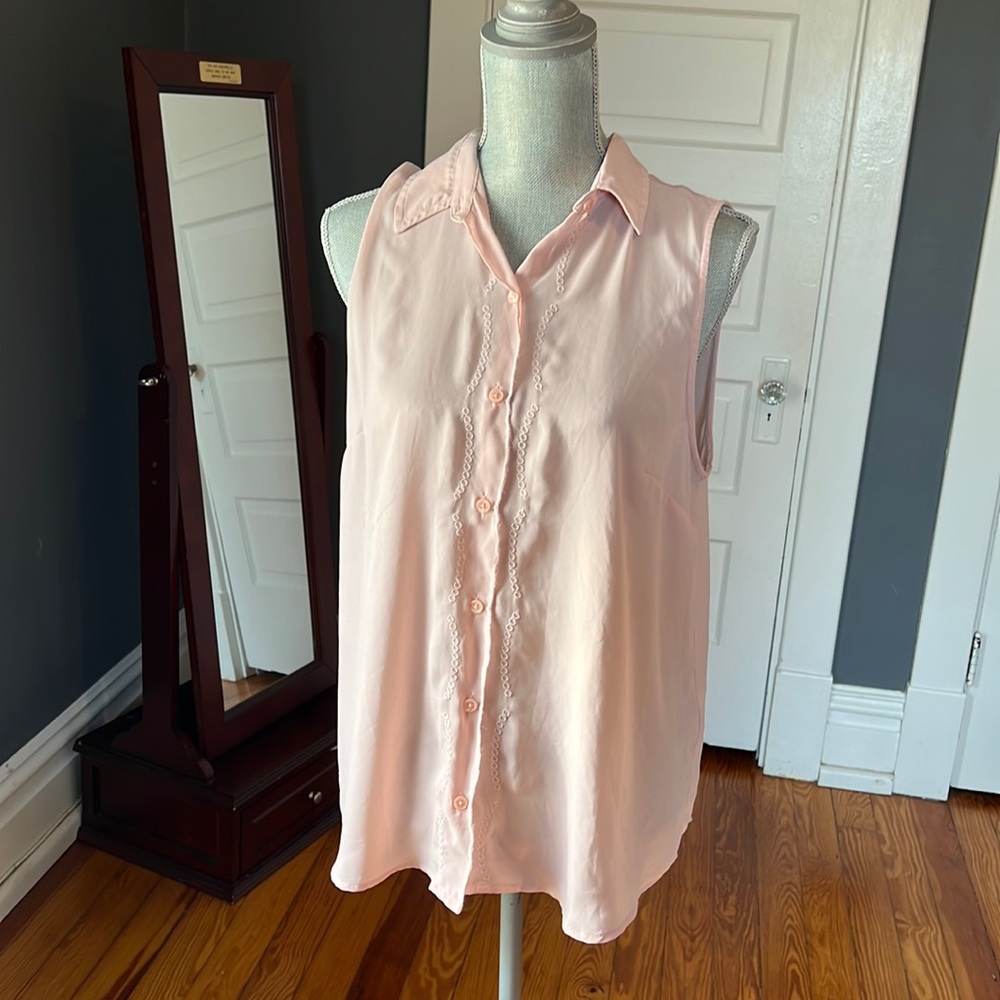 Banana Republic pink scallop blouse. Size L